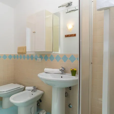 Lucia - Aliterno V6 Apartment Olbia